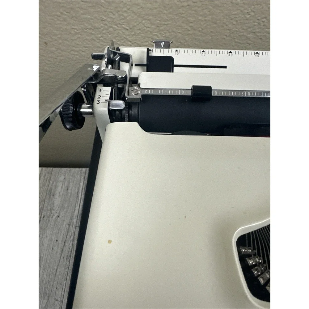 Remington Monarch 1 Typewriter‎ Sperry Rand Portable Wht W Case Mid Century Rare